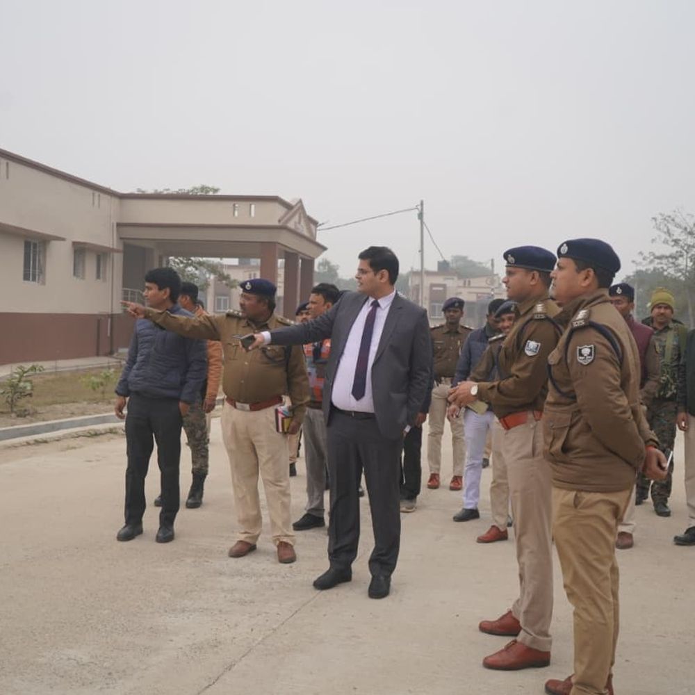 अररिया DM ने जिला कोषागार का किया इंस्पेक्शन:रिकार्ड्स के रखरखाव और वित्तीय अनुशासन पर दिए निर्देश