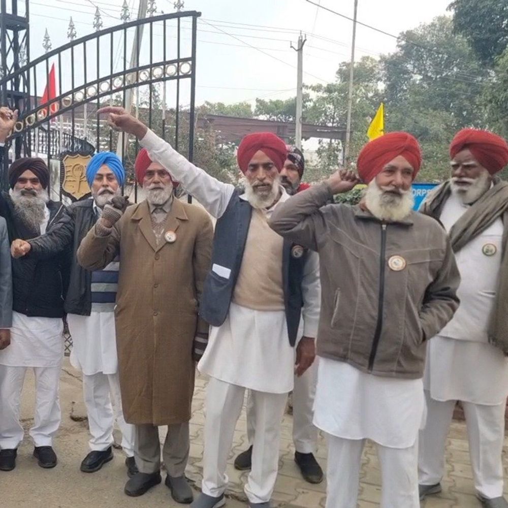 फरीदकोट में स्वतंत्रता सेनानियों ने किया गणतंत्र दिवस का बहिष्कार:सम्मान लेने से इनकार, सरकार के खिलाफ नारेबाजी, बोले- नहीं हो रहा समस्याओं का समाधान