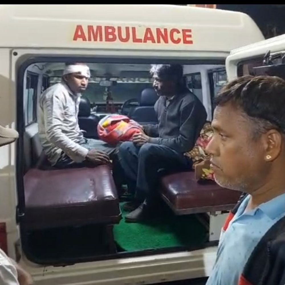 एनएच-56 पर दो बाइक्स में टक्कर, 3 युवकों की मौत:एक ने मौके पर और दो ने इलाज के दौरान दम तोड़ा; टक्कर होते ही दोनों बाइक सवार कई फीट दूर गिरे