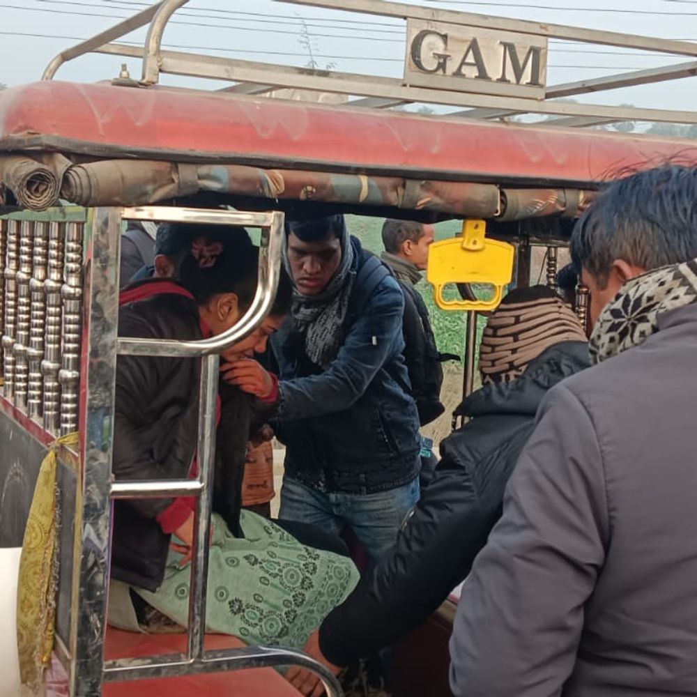 तेघड़ा में दुर्घटना में शिक्षिका घायल:एनएच-28 कैंची मोड़ पर बाइक-स्कूटी को टक्कर, स्कूल से घर लौटते समय हादसा