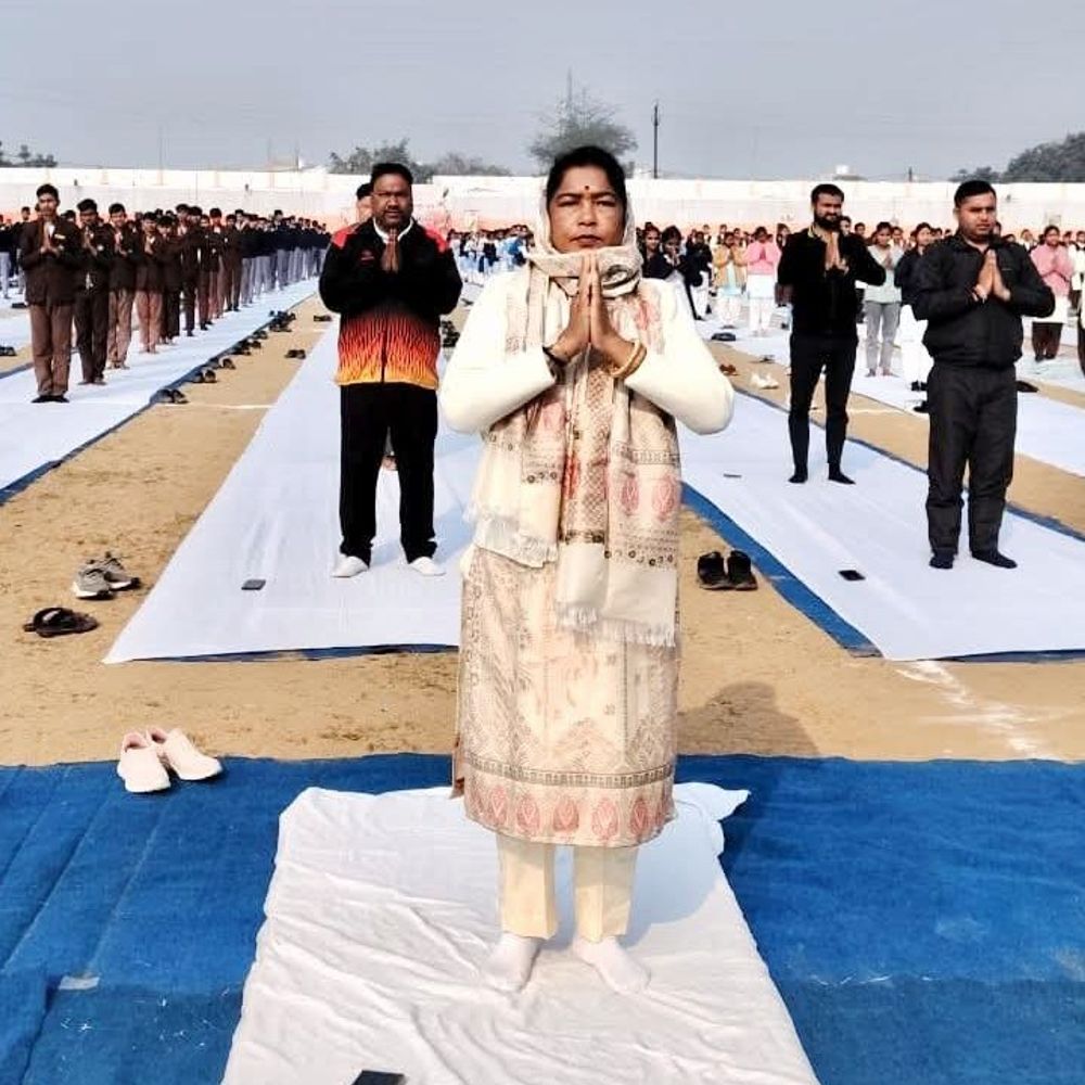 स्वामी विवेकानंद जयंती पर सामूहिक सूर्य नमस्कार:मंत्री राधा सिंह ने स्वस्थ समाज और सशक्त युवा का दिया संदेश