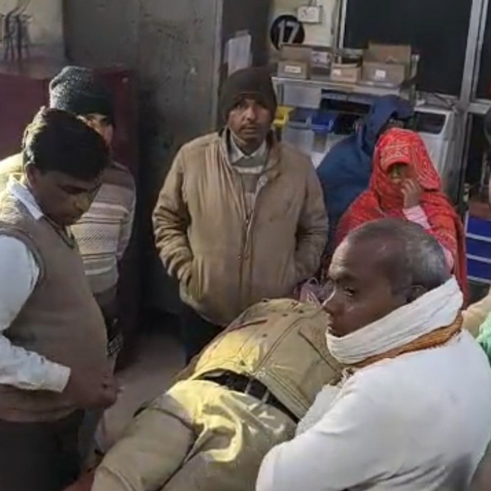 एटा में प्रधान प्रतिनिधि पर हमला, गंभीर रूप से घायल:पुलिस ने मेडिकल परीक्षण कराया, जांच शुरू की