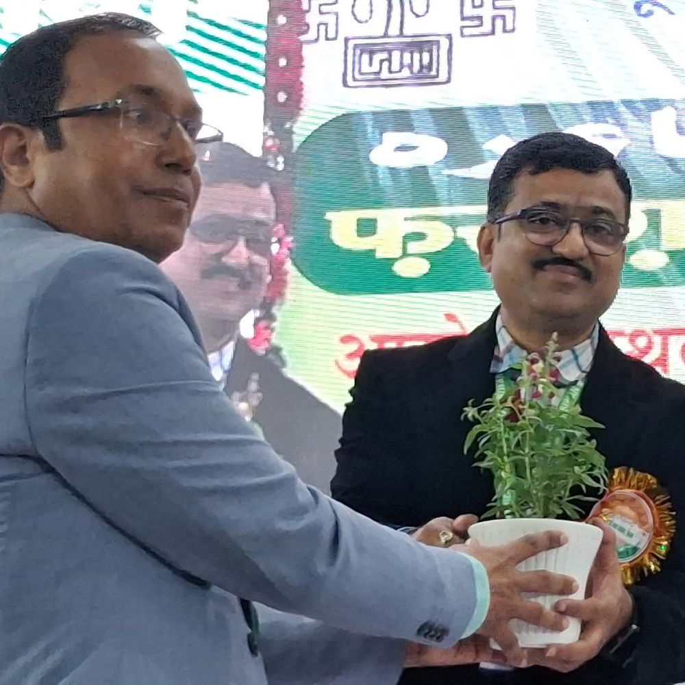 DM ने उर्दू को बताया गंगा-जमुनी तहजीब की पहचान:सीवान में फरोग-ए-उर्दू सेमिनार और मुशायरा आयोजित