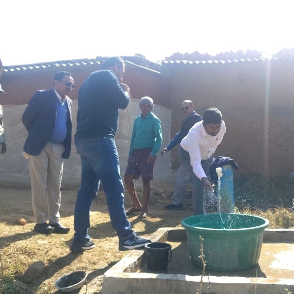 PHE सचिव ने जल जीवन-मिशन की योजनाओं का जायजा लिया:मनेंद्रगढ़ में पानी पीकर बताया सुरक्षित, नल-जल मित्रों के प्रशिक्षण पर दिया जोर