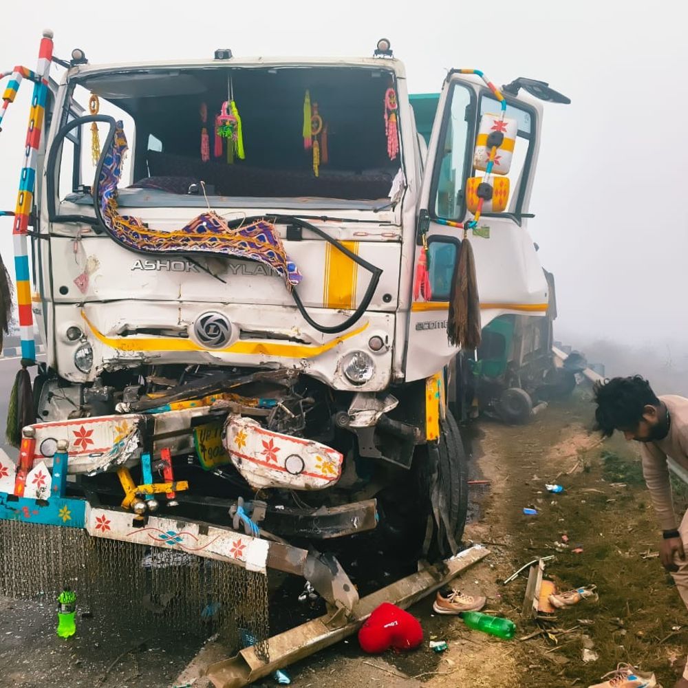 हापुड़ में अलग-अलग तीन सड़क हादसे:दर्जनभर से अधिक घायल, पुलिस जांच में जुटी