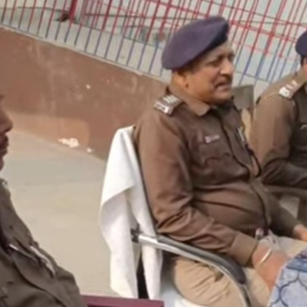 मुजफ्फरपुर में फर्जी माइक्रो फाइनेंस कंपनी से ठगी:एक आरोपी गिरफ्तार, चोरी की बाइक भी बरामद