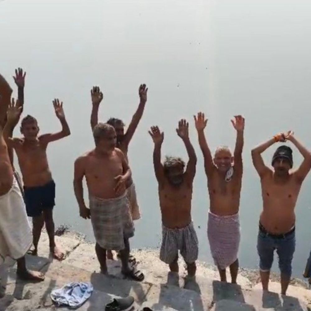 डीग जलमहलों के तालाबों में सीवर, ऐतिहासिक विरासत संकट में:46वें दिन भी धरना जारी, घाट पर अर्द्धनग्न प्रदर्शन, भूख हड़ताल की दी चेतावनी