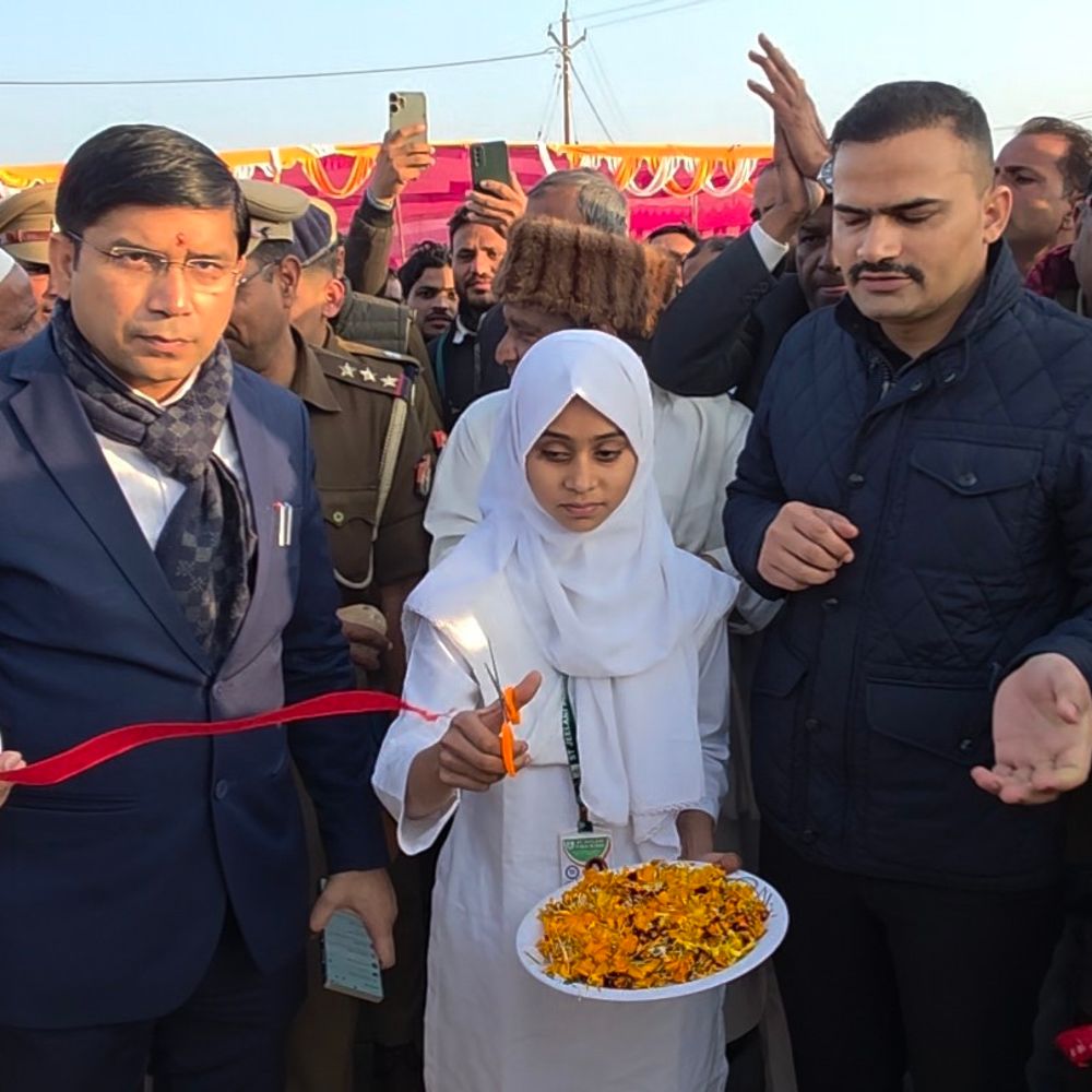 संभल में दो नई पुलिस चौकियां शुरू:डीएम-एसपी ने बालिकाओं से कटवाया फीता, मिलेगा सुलभ न्याय