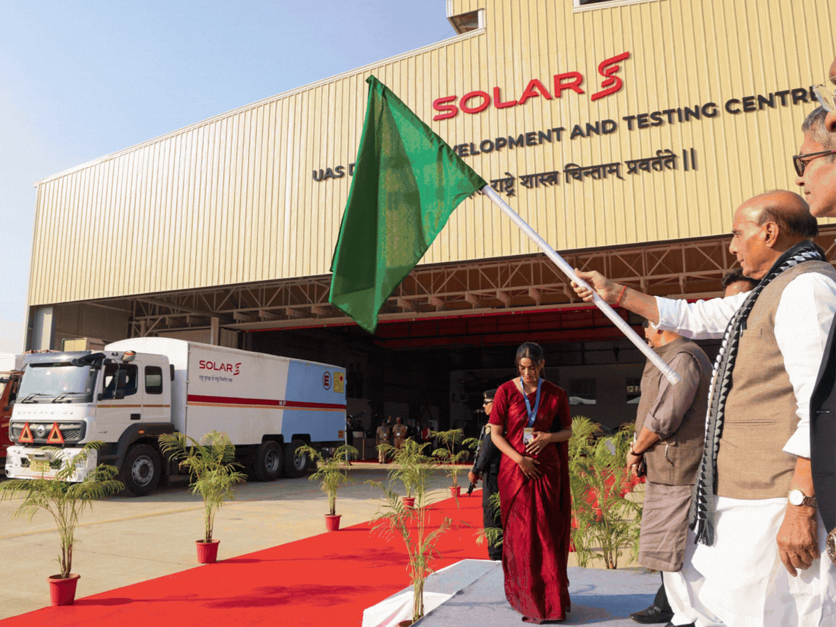 राजनाथ सिंह ने गाइडेड-पिनाका रॉकेट सिस्टम को हरी झंडी दिखाई:ये आर्मेनिया भी एक्सपोर्ट होगा; कहा- हमारा लक्ष्य गोला बारूद प्रोडक्शन का ग्लोबल हब बनना