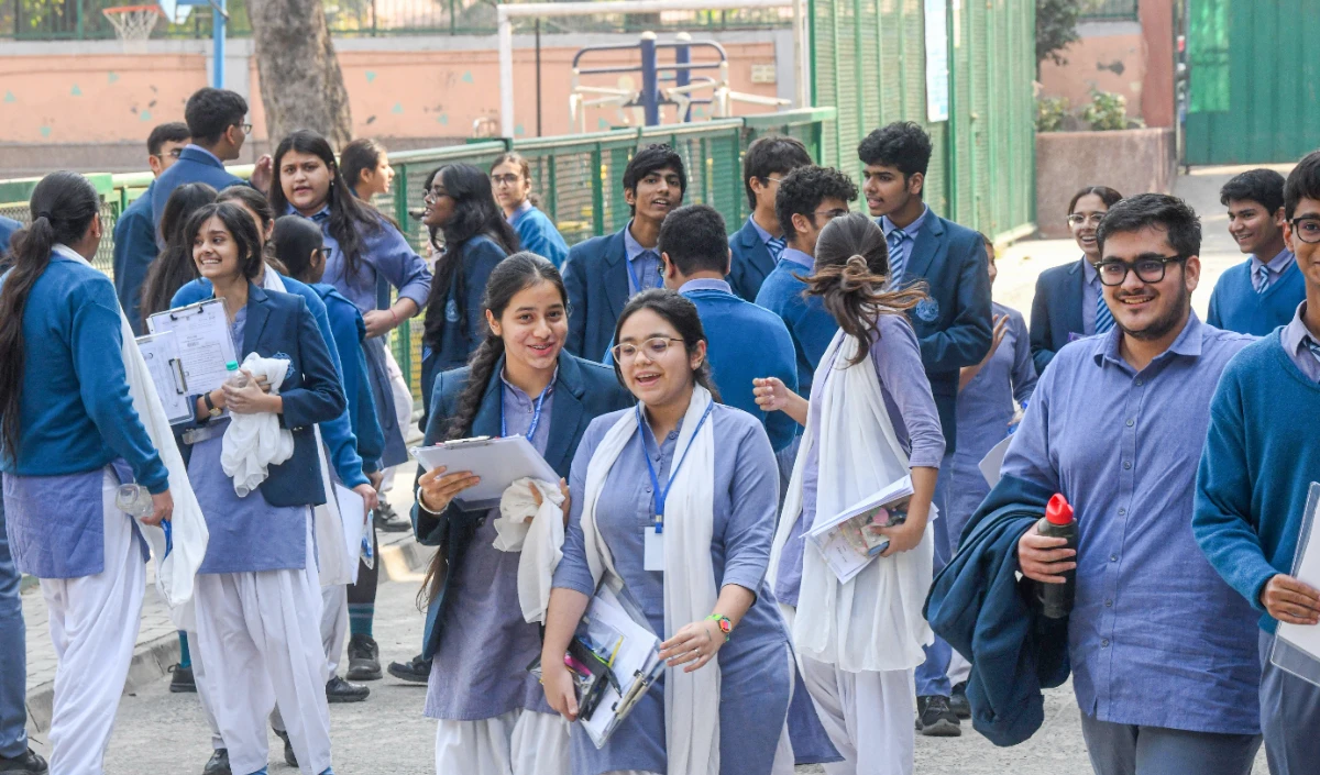 Delhi में पांच स्कूलों को मिली बम से उड़ाने की धमकी, जांच के बाद अफवाह निकली