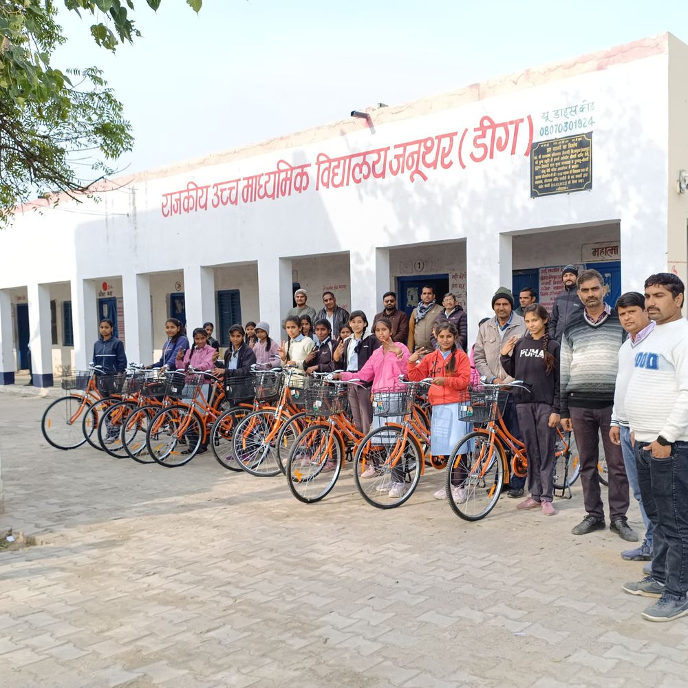 जनूथर में 22 छात्राओं को मिलीं साइकिल:मुख्यमंत्री निशुल्क साइकिल वितरण योजना के तहत हुआ वितरण, आवागमन होगा आसान