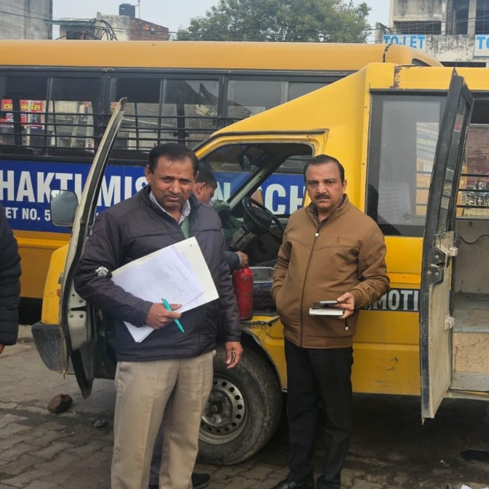 करनाल स्कूल बसों में, फायर सेफ्टी, दस्तावेजों की हुई जांच:43 हजार रुपये के काटे चालान, एसडीएम बोले- जारी रहेगा अभियान