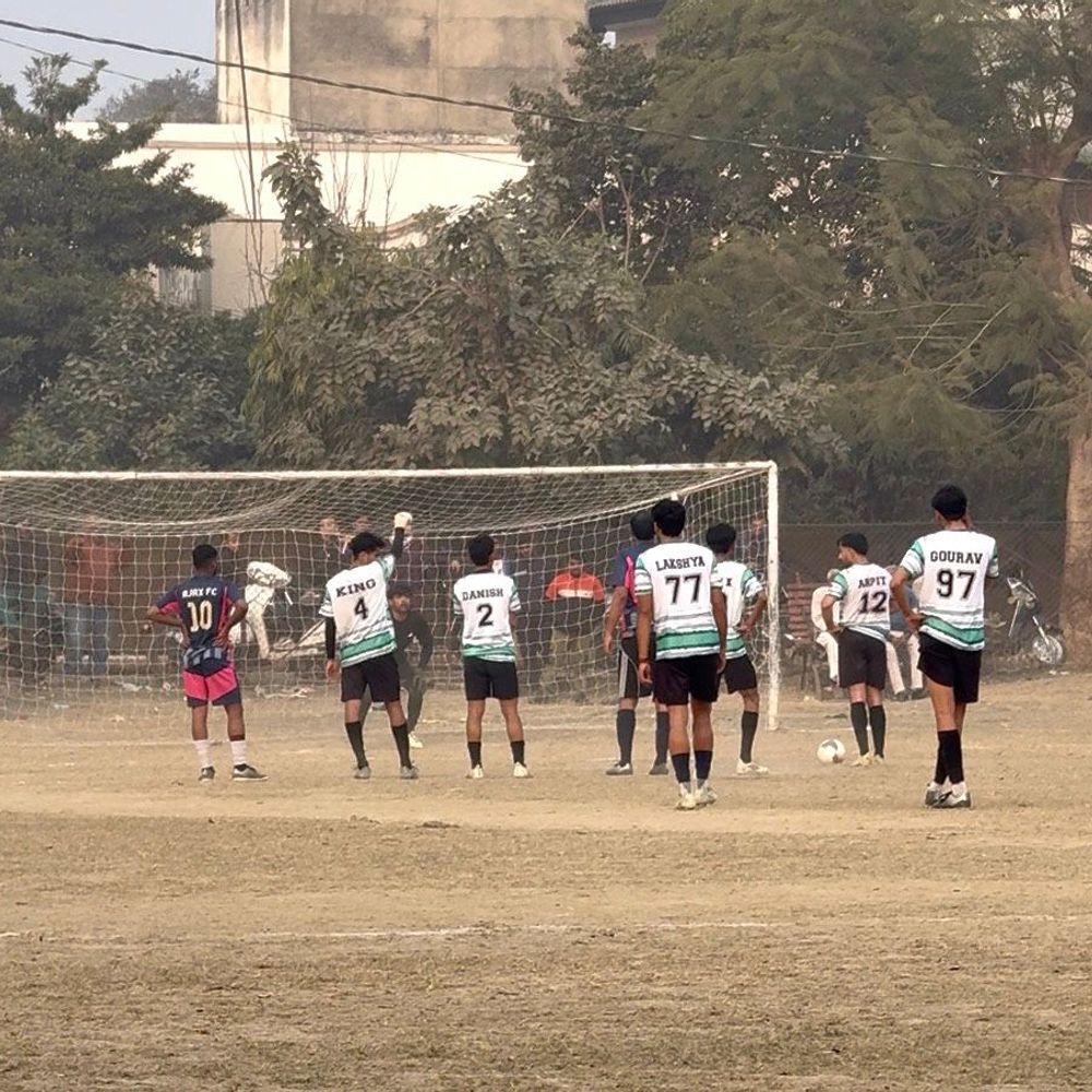 मेरठ जिला फुटबॉल लीग में मैच फिक्सिंग का आरोप:जेनएक्स एफसी टूर्नामेंट से बाहर, एमएफए की कार्यप्रणाली पर उठे सवाल