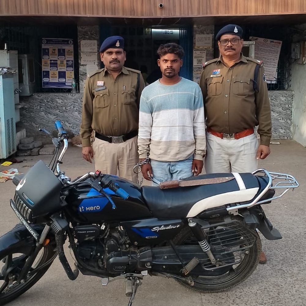 दुर्ग में घर घुसकर चापड़ से जानलेवा हमला:आरोपी गिरफ्तार, मड़ई मेले में पुलिस ने जब्त किए 400 लोहे के कड़े