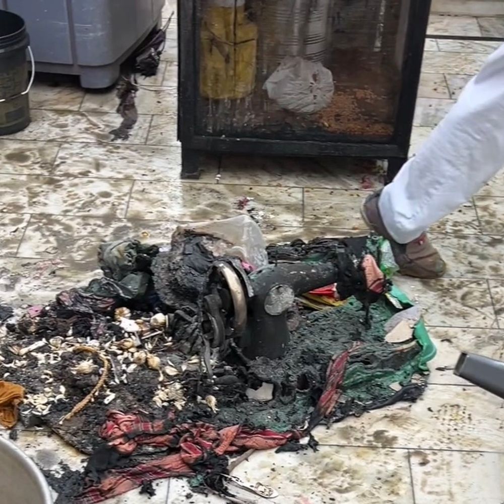 नरवाना में शॉर्ट सर्किट से घर में लगी आग:लाखों रुपए का सामान जला, लोगों ने बाल्टियों से पानी डालकर बुझाई