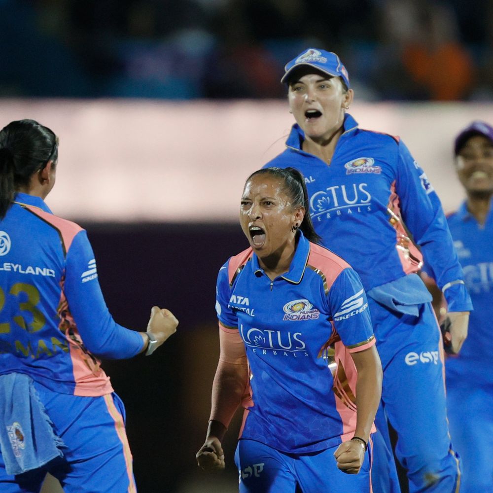 WPL में MI vs GG:शबनिम इस्माइल ने सोफी डिवाइन को पवेलियन भेजा, कमलिनी का बेहतरीन कैच; गुजरात- 26/1