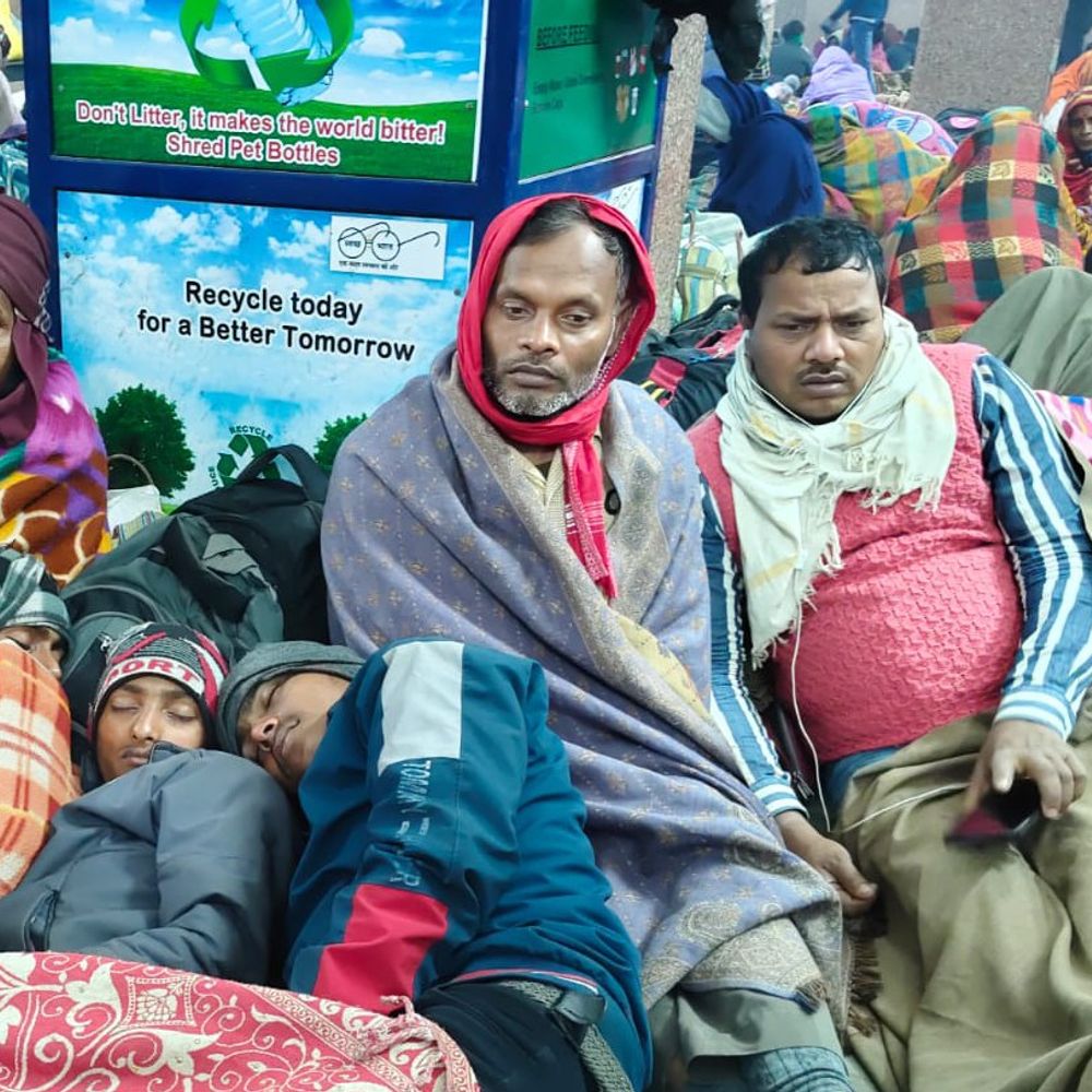 सहरसा से 50 मजदूर महाराष्ट्र रवाना:बोले-रोजगार के अभाव में घर-परिवार छोड़ना मजबूरी, 800 रुपए तक मिल जाती है मजदूरी