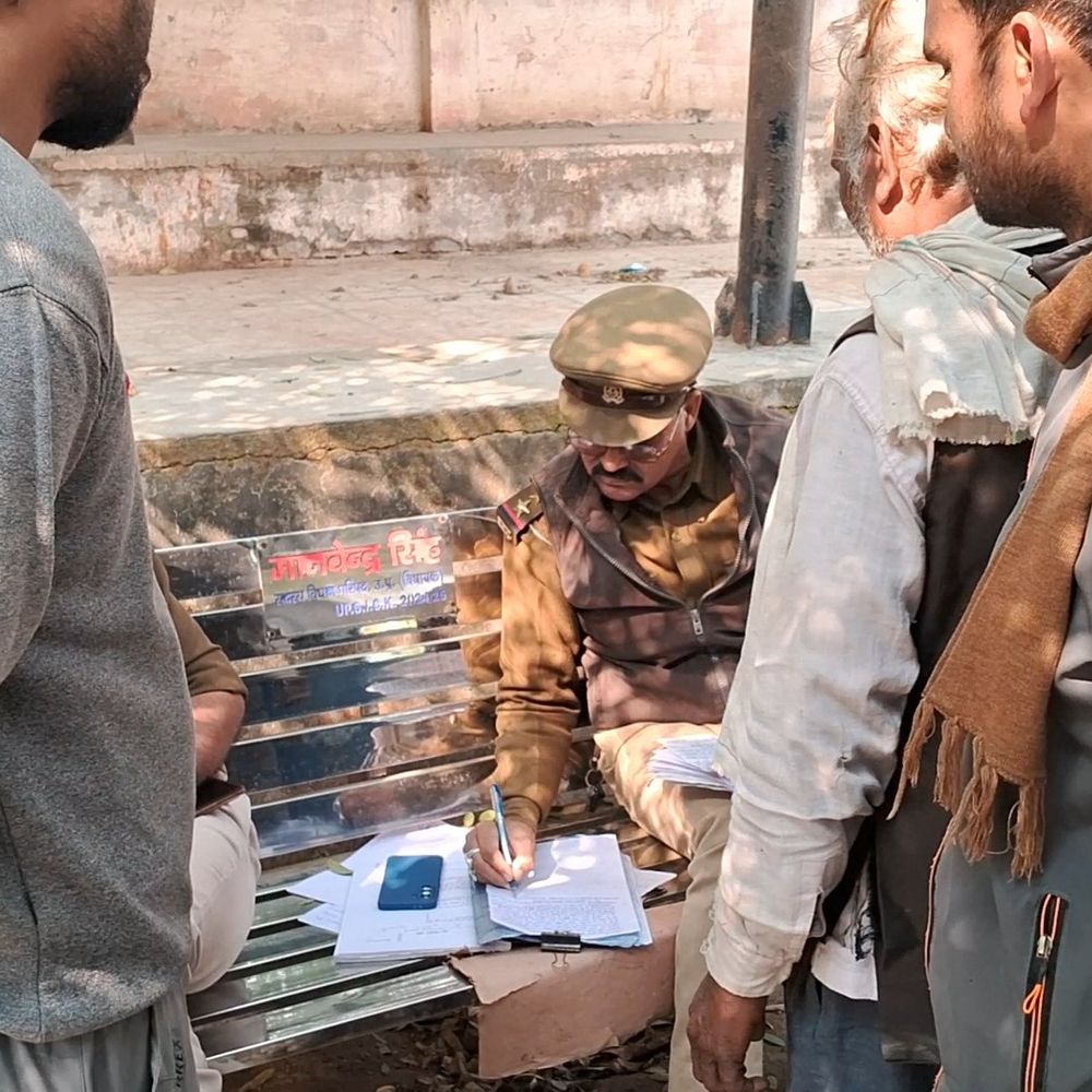 इटावा में युवक ने फांसी लगाकर की आत्महत्या:परिजनों ने पत्नी के अवैध संबंध और मारपीट का लगाया आरोप