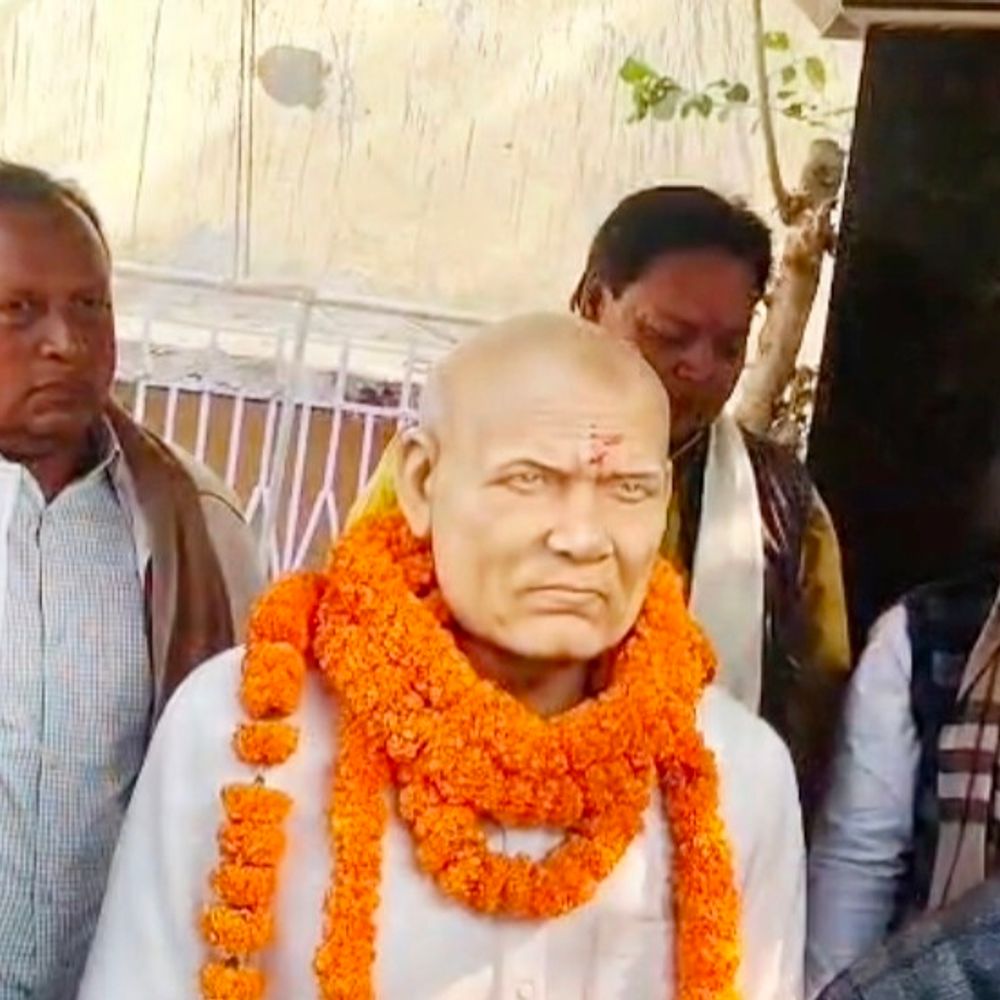 CNB कॉलेज संस्थापक बांके सिंह की पुण्यतिथि मनाई गई:कॉलेज परिसर में प्रतिमा पर माल्यार्पण, रामचरितमानस का हुआ पाठ