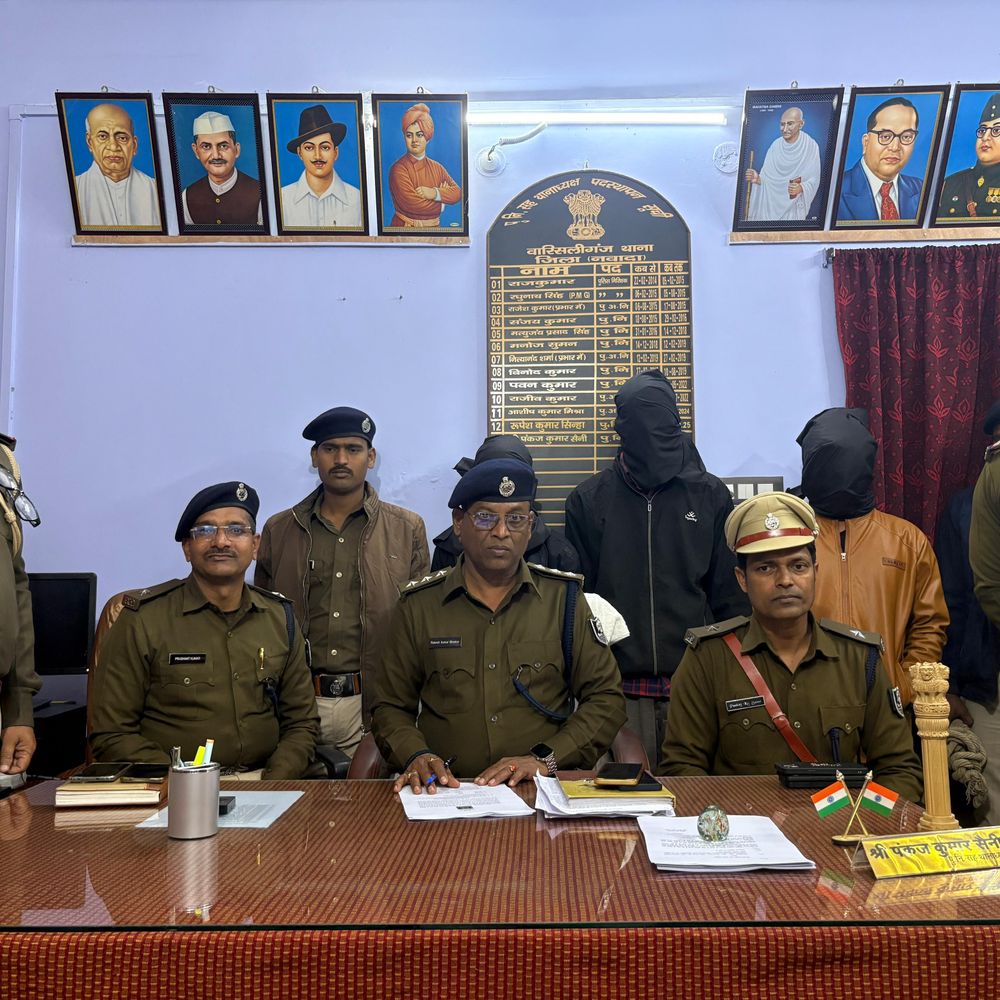 नवादा में 3 साइबर अपराधी गिरफ्तार:बजाज फाइनेंस के नाम पर करते थे ठगी, मोबाइल-डेटा बरामद