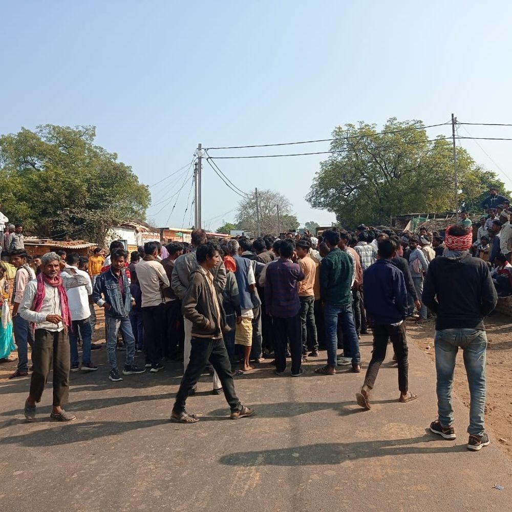 टीकमगढ़ में करंट लगने से महिला की मौत:छतरपुर हाईवे पर 1 घंटे जाम; प्रशासन के आश्वासन पर खुला