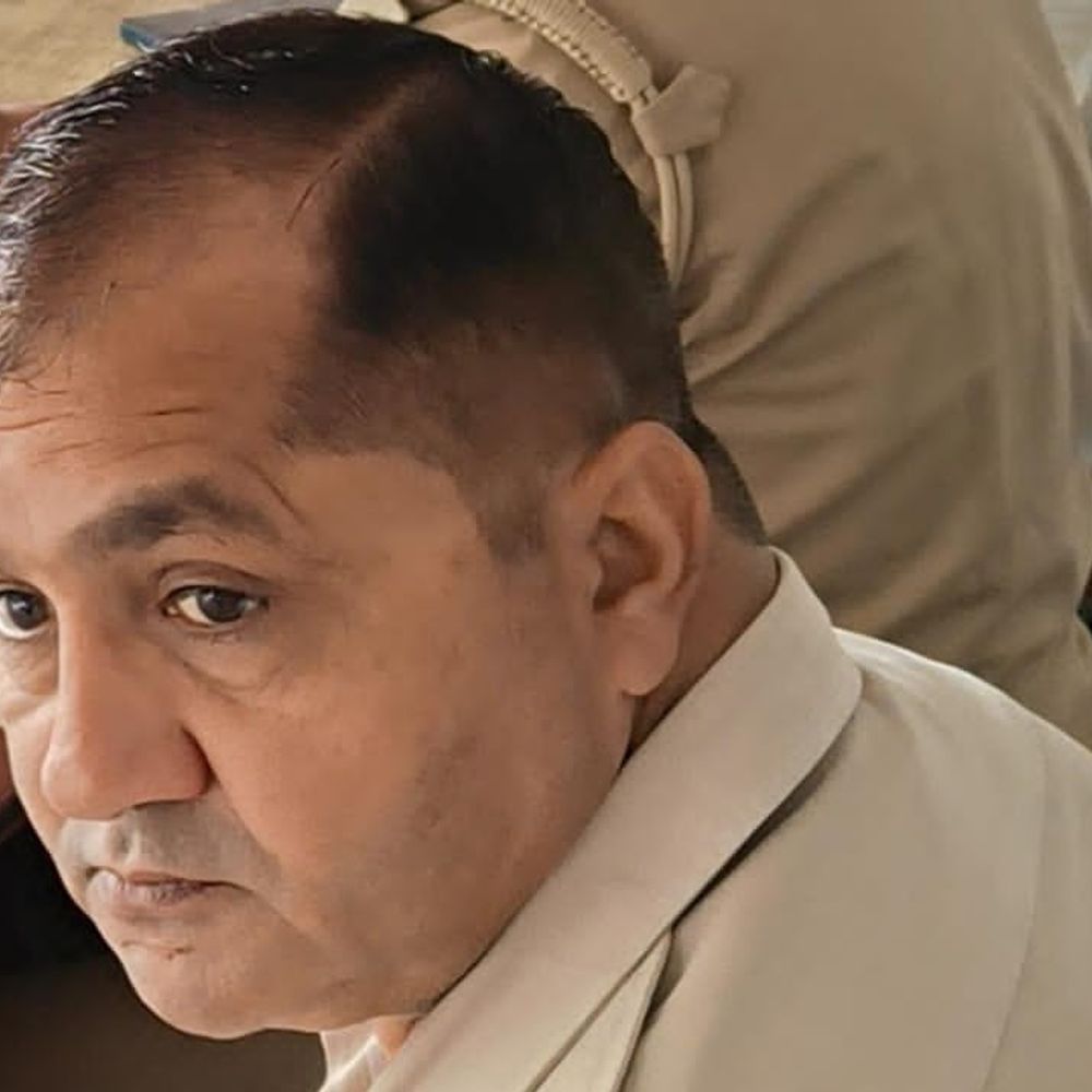 महिला से अश्लील बातें करने पर दरोगा सस्पेंड:एटा थाने में हंगामा किया, अर्द्धनग्न होकर पुलिसकर्मियों से की अभद्रता