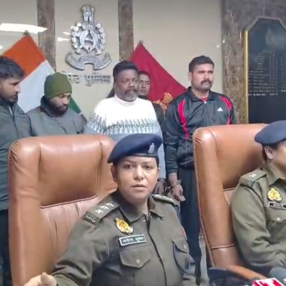मेरठ पुलिस ने नौकरी ठगी गिरोह का पर्दाफाश किया:चार आरोपी गिरफ्तार, बेरोजगारों को सरकारी नौकरी का झांसा देते थे
