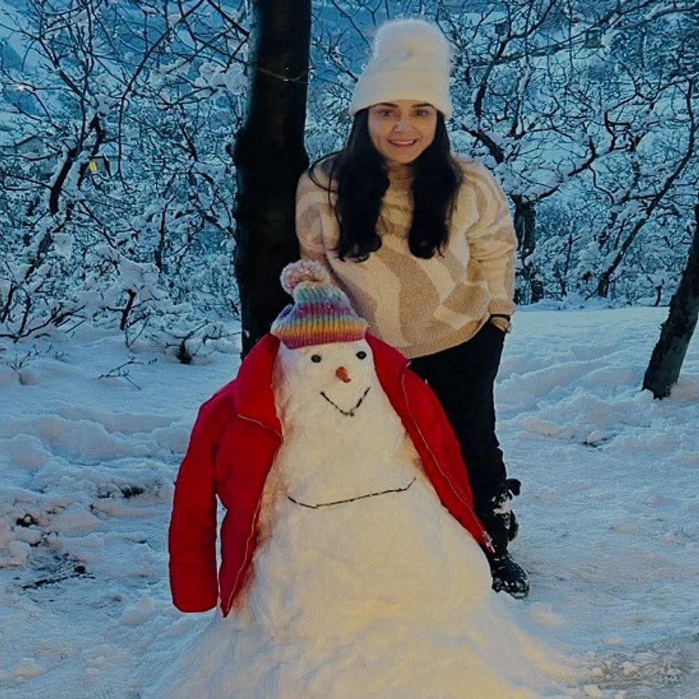 प्रीति जिंटा ने ‘स्नो-गर्ल’ बनाकर ताजा की शिमला की यादें:सोशल मीडिया पर भावुक पोस्ट, लिखा- समय तेजी से निकल रहा