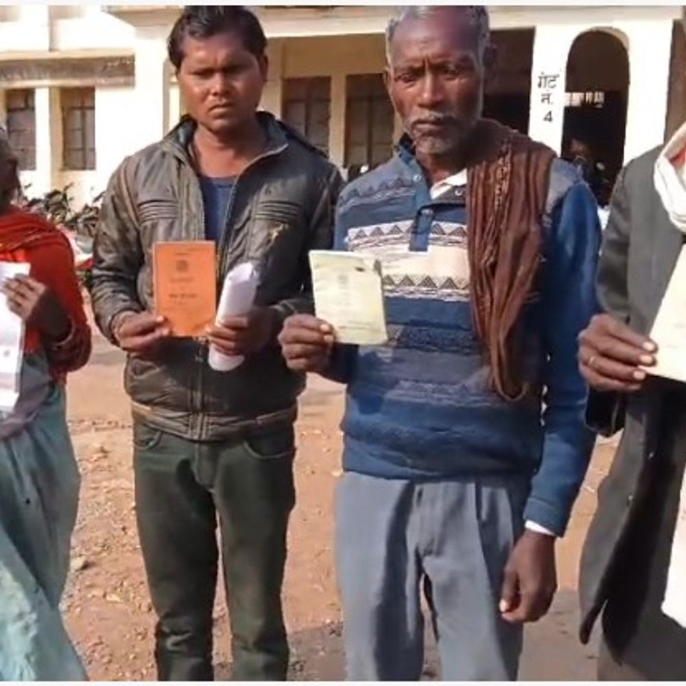 रेंजर-डिप्टी रेंजर पर लोगों की जमीन हड़पने का आरोप:पन्ना में किसान बोले-अपनी ही भूमि पर बेदखल कर रहे वन अधिकारी