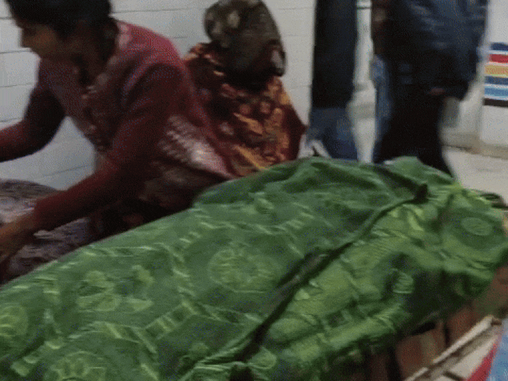 रीवा में मैजिक और बाइक की आमने-सामने भिड़ंत:पिता-पुत्री की मौत, तीन घायल; सीधी जा रहा था परिवार, ड्राइवर गिरफ्तार