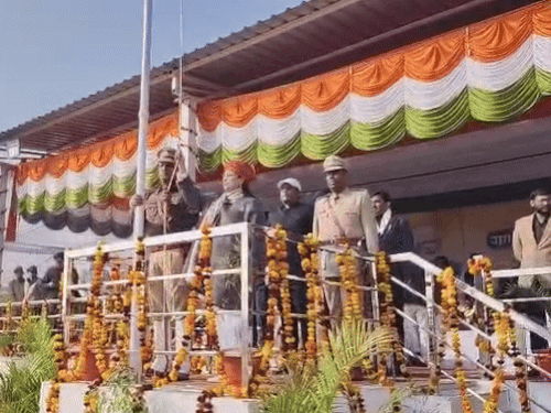 जींद में मंत्री श्रुति चौधरी ने फहराया राष्ट्रीय ध्वज:खुली जीप में किया परेड का निरीक्षण; शहीदों को किया नमन, कर्मी-वर्कर सम्मानित