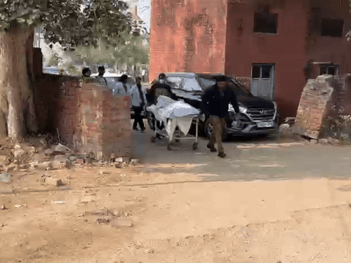 रेलवे ट्रैक पर मिली युवक की लाश:हत्या की आशंका, रेलवे पुलिस सिवानी से हिसार लाई शव, जांच जारी