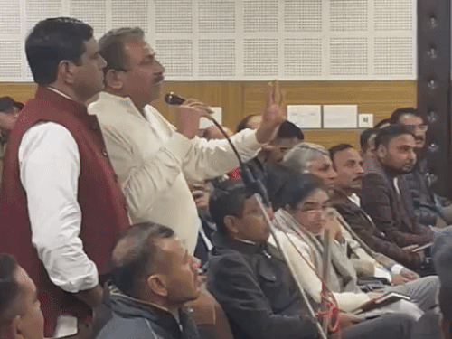 भजनलाल के समय बनी सड़क सैनी सरकार में खोजेंगे:हिसार में 25 साल पहले बनी थी, ग्रीवेंस में शिकायत, डीसी बोले- मैं ढूंढूंगा