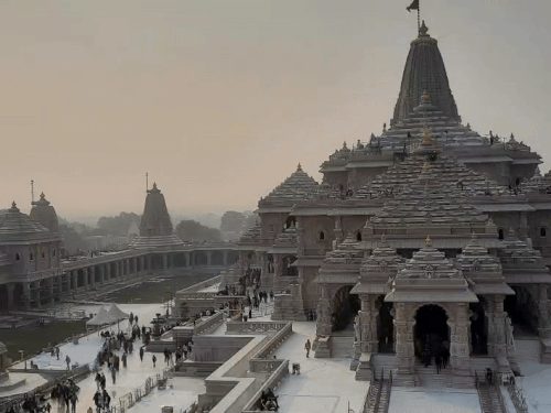 राम मंदिर की सुरक्षा में बन रहे 24 वॉच टावर:50 करोड़ की हाईटेक बाउंड्री वॉल, 12 मीटर गहराई तक मजबूत नींव; सेंसर और कैमरों से होगी निगरानी