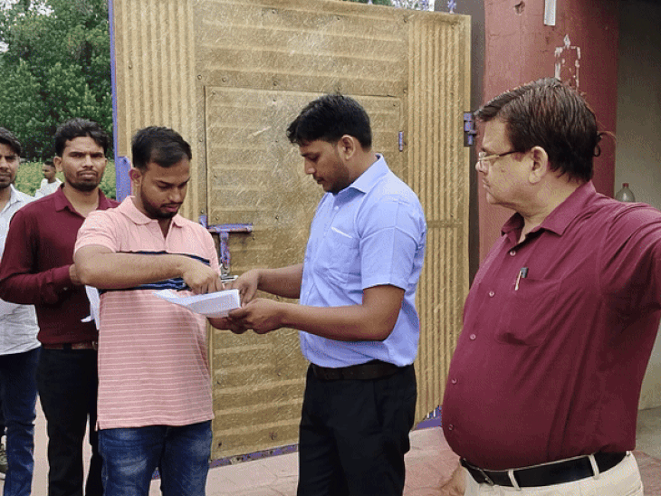 AU में छात्रवृत्ति फॉर्म के लिए 13 तक बायोमैट्रिक सत्यापन:सत्यापन नहीं कराने पर 15 जनवरी को छात्रवृत्ति का आवेदन निरस्त कर दिया जाएगा