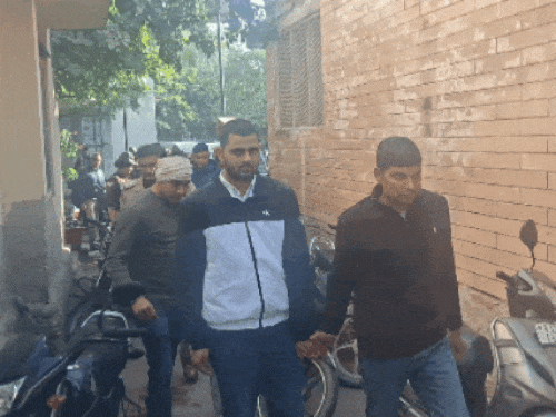 हिस्ट्रीशीटर रविंद्र कटेवा सहित 3 बदमाशों की कोर्ट ने पेशी:1 दिन का रिमांड दिया,अवैध प्रॉपर्टी और गैंग से जुड़े लोगों के बारे में पूछताछ करेगी दादिया पुलिस