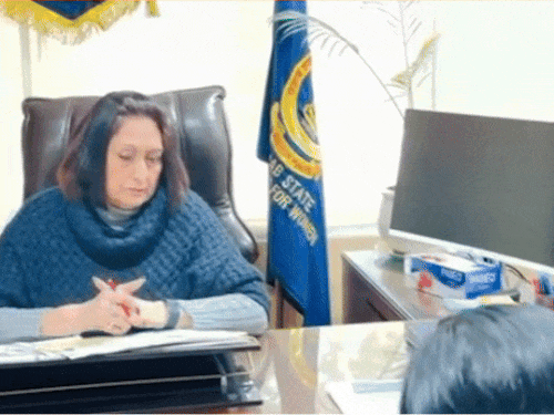 बेटी की कंप्लेंट ने पंजाब महिला आयोग चेयरपर्सन को चौंकाया:बोली- मेरी मां के मेरे ससुर से संबंध, लिव इन में रहते; मुझे कहा- पुलिस नहीं बख्शी, तू क्या चीज