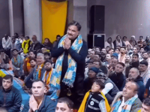 प्रेमानंद महाराज से मिले हरियाणा डिप्टी स्पीकर:मिड्ढा ने पूछा- राजनीति को साधना कैसे बनाऊं, जवाब मिला- समाज को सुख पहुंचाकर