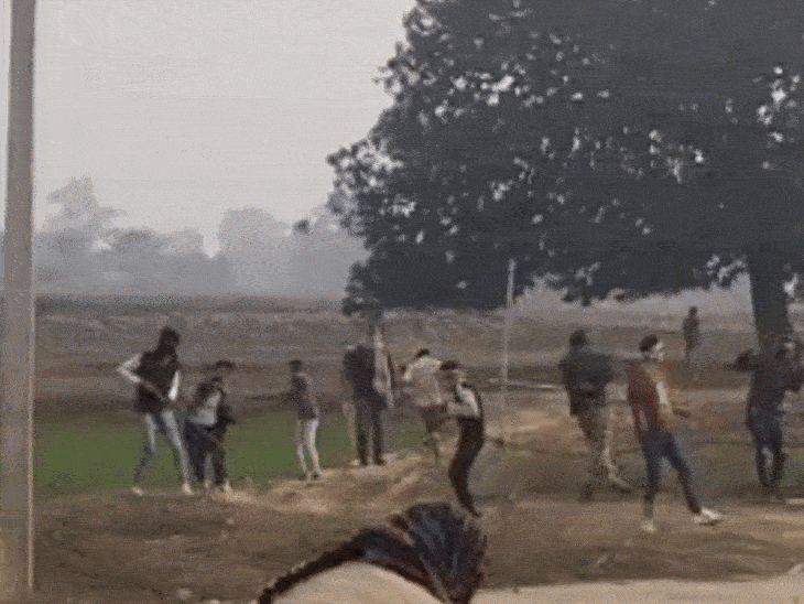 मऊगंज में घर घुसकर महिलाओं से मारपीट, VIDEO:जमीनी विवाद में दबंगों ने परिवार पर लाठी-डंडों से किया हमला; केस दर्ज