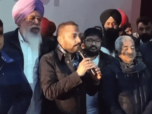 जलालाबाद में कांग्रेस कार्यकर्ताओं से आंवला की मीटिंग:बोले-चुनावों में जिन अधिकारियों ने की गड़बड़ी, हमारी सरकार में इन्हीं से गड़बड़ी करवाएंगे