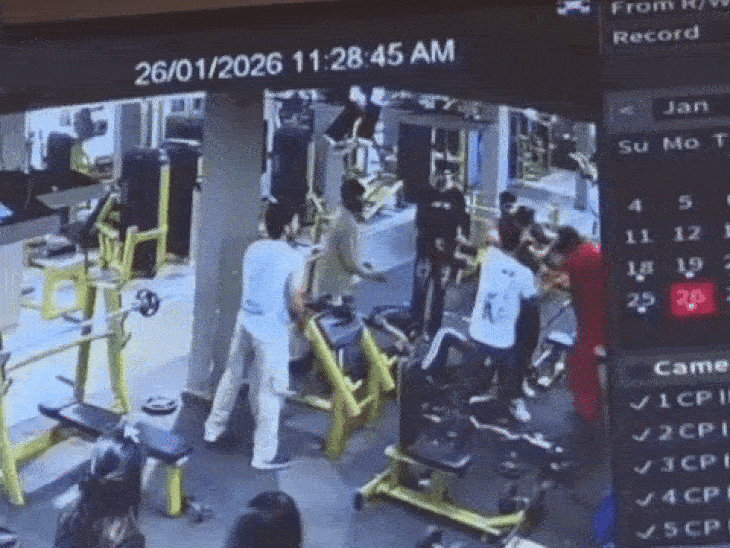 शहडोल के जिम में अश्लील गाना बजाने पर विवाद:CCTV में फुटेज में दिखे युवक पर डम्बल से हमला करते बदमाश