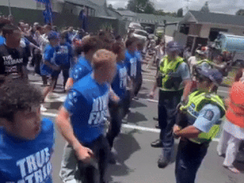 न्यूजीलैंड में चुनाव से पहले सिख निशाने पर:टमाकी गुट का धार्मिक ध्रुवीकरण, बोले- इन्हें नियमों में छूट दी; नगर कीर्तन का कर चुके विरोध