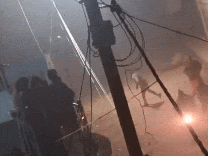 सतना में पुलिस पर पत्थर फेंके, बचने भागते दिखे कर्मी:नशे में खड़े लोगों ने बहस और अभद्रता की, 12 लोगों ने घेरा