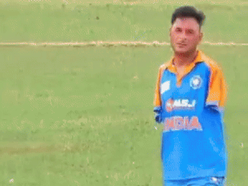 आमिर कैसे बने पैरा क्रिकेटर, लुधियाना में सुनाई कहानी:दोनों हाथ नहीं, फिर भी बैटिंग-बॉलिंग में माहिर; सचिन तेंदुलकर के साथ खेल चुके