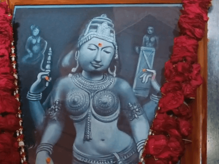 धार भोजशाला में मातृशक्ति सम्मेलन:बसंतोत्सव के तहत बड़ी संख्या में महिलाओं ने मां वाग्देवी का पूजन किया