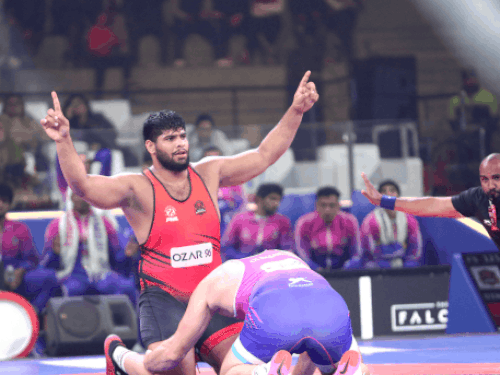 अमन सहरावत की टीम लगातार तीसरा मैच हारी:पंजाब टीम की जबरदस्त वापसी, 4 महिला रेसलर के मुकाबलों ने दिलाई जीत