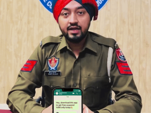 HAPPY NEW YEAR मैसेज कर देगा मोबाइल हैक:पंजाब पुलिस का अलर्ट, क्लिक करने से पहले ध्यान दें वर्ना डेटा, बैंक अकाउंट व OTP हैकर्स ले लेंगे