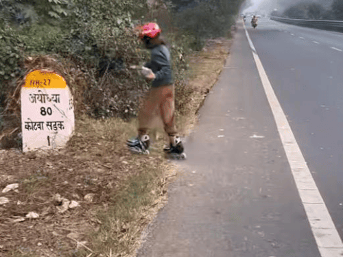 450 किलोमीटर दूर से स्केटिंग कर अयोध्या पहुंची वंशिका:9 साल की बालिका ने 5 दिनों में यात्रा पूरी कर रामलला का दर्शन किया