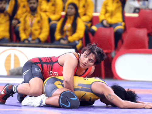 PWL में मीनाक्षी मलिक ने लोपेज को किया क्लीन स्वीप:पंजाब की टीम ने महाराष्ट्र केसरी को 5-4 से हराया, आखरी बाउट तक कड़ा मुकाबला