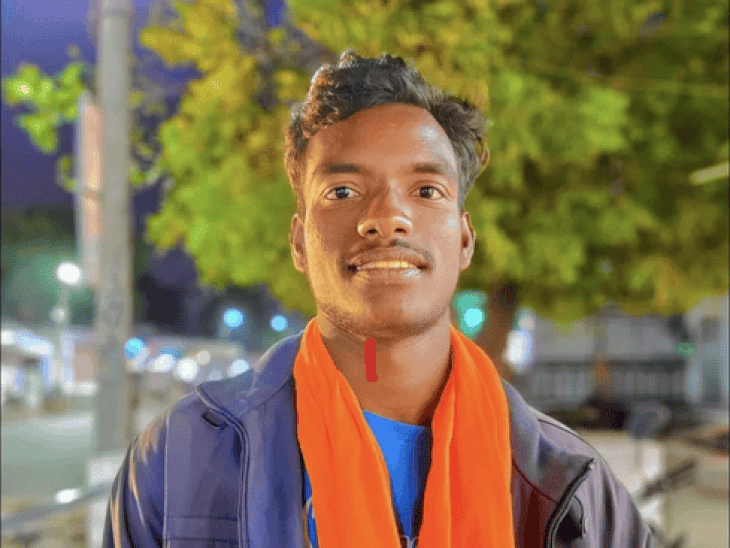 सारंगपुर जाते युवकों की बाइक पिकअप से टकराई:एक की मौके पर मौत, दूसरे के दोनों पैर टूटे